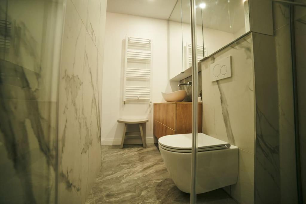 Ultracentral Two Rooms Apartment In Bukares Bagian luar foto